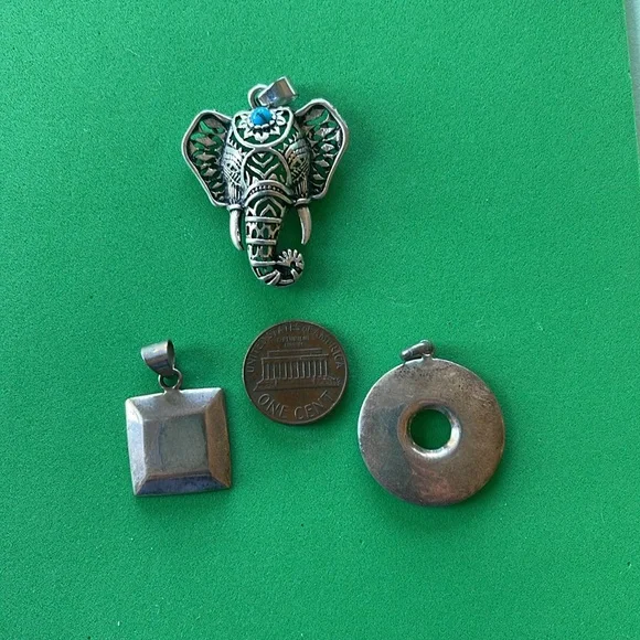 Set of 3 silver necklace pendants🌺 - Picture 2 of 2